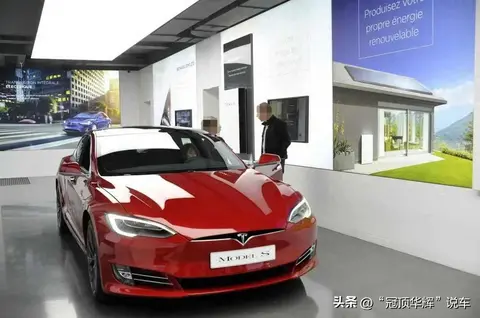 车门被锁,人困火中,系统成枷锁-1