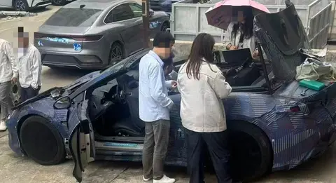 比亚迪最新敞篷跑车谍照首次曝光，网友：像路特斯Emira-3