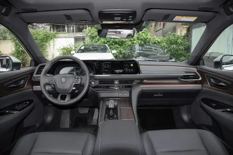 进口中大型车,皇冠哪一款值得选?试驾分析,配置够用动力直观!-3