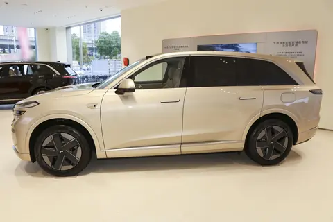 30万级大六座SUV抉择:深蓝S09与乐道L90,这些细节决定该选谁-1