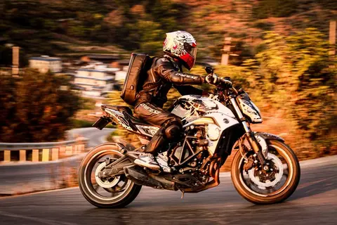 摩托车主明知装射灯会被罚,为何还铤而走险?-3