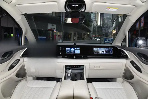 华为乾崑 ADS 4 ，350km 纯电续航，试驾26款岚图梦想家-3