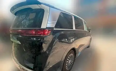 腾势D9改款背后:一辆MPV如何重新定义车里的空间和权力-3