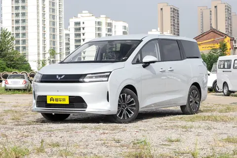 五菱星光730将于11月12日上市，燃油_插混_纯电动力，配双侧滑门-2