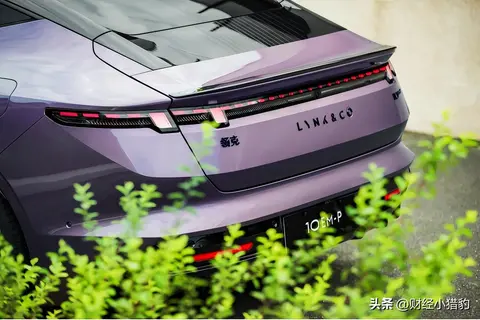 月销5077台背后，领克10 EM-P展现插混轿车界的新高度-3