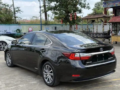 雷克萨斯ES：15万公里仍优雅，混动豪华座驾值得拥有？-2