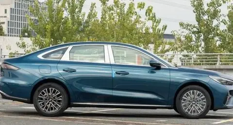 轴距加长105mm还敢上15T?吉利帝豪这次真的拼了!-2