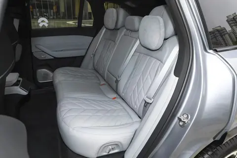 2025款蔚来ES6：标配空悬+CDC，续航900KM，打造全能型选手-3