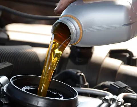 别瞎换机油!新手必记5个真相:避开3大伤车坑,每次保养省200+-2