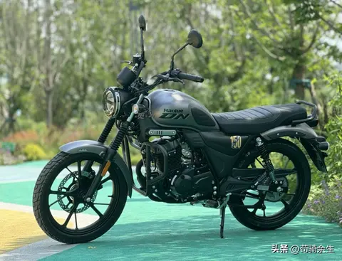 通勤溜车实测!豪爵DN150油耗189L,复古范儿缺失成最大槽点?-3