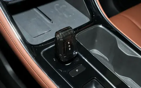 全新一代吉利帝豪预售，689万起，比原来更智能化了-1