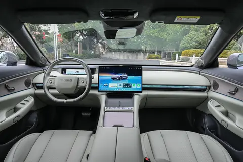 2025款星纪元ES增程版Ultra四驱旗舰:实力与智能兼备-2