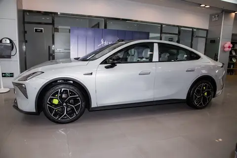 1399万元起,深蓝L06,一车满足多场景需求,适合年轻人-3