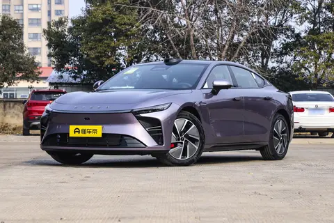 综合续航1645km，云台底盘+黄金增程动力，星纪元ES产品力如何？-2