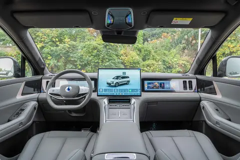 腾势N8L上市，售价与配置亮相，看看它有啥猛料-2