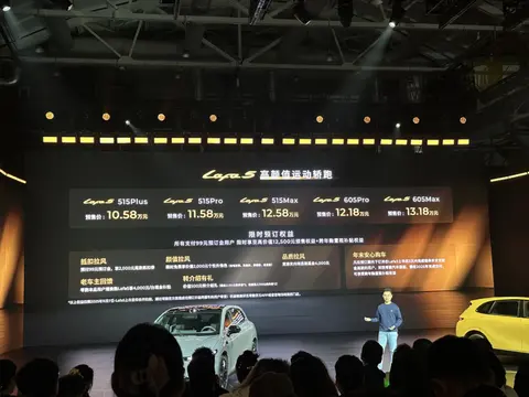 1058万起售的零跑Lafa5：一副钢炮的皮，一颗家用的心？-3