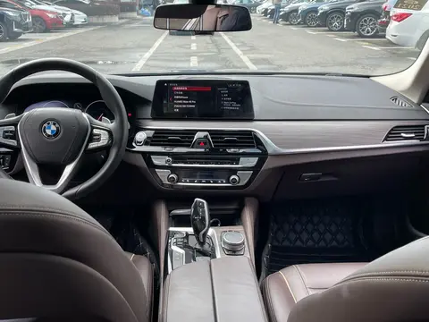 19万多拿下宝马5系,感受行政座驾的豪华与舒适!-2