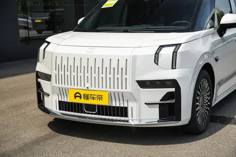 开极氪009带全家去海边，三代同堂出行太惬意，不愧得到明星青睐-2