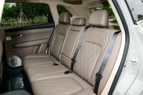 1398 万起，四驱续航超 230km，第三代蓝电E5 PLUS开启预售-1