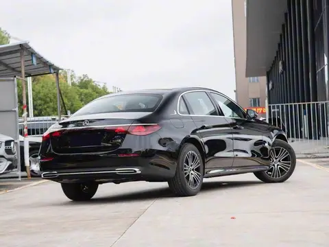 奔驰变相降价？奔驰E级推入门版车型，4299万元减配了哪些配置？-2