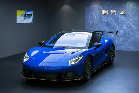 900马力、3秒破百！腾势Z无伪装实车曝光，叫板保时捷718-1