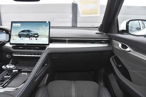 吉利这次真敢拼！新东方曜降45万，还送五重豪礼，能火吗？-3