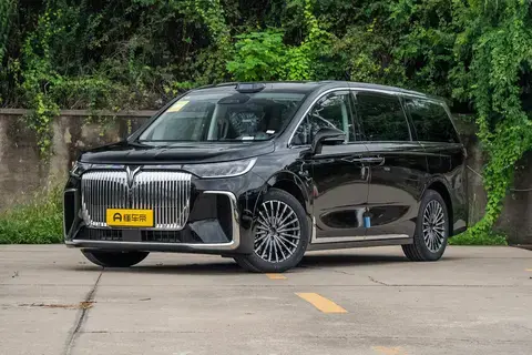 26款岚图梦想家乾崑Pro版，豪华MPV的舒适与智能体验-2