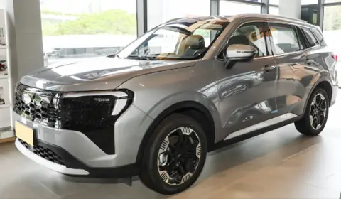 福特领睿燃油版宽适大空间对比大众探岳，谁是全家出行优选？-3