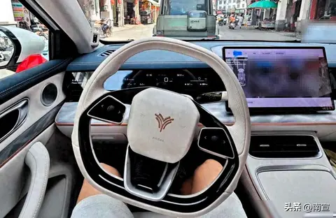 年轻人抢购烂尾车，是捡漏还是冒险？技术红利正在被重新分配-3