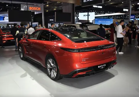 星纪元ES纯电版将再出新款，动力续航新提升，轴距达3米-1