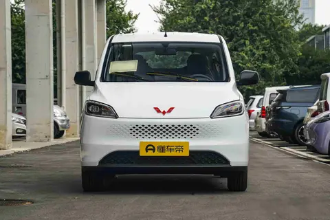 五菱宏光还在卖油车，市场没变它也没变，沉默里藏着大生意！-2