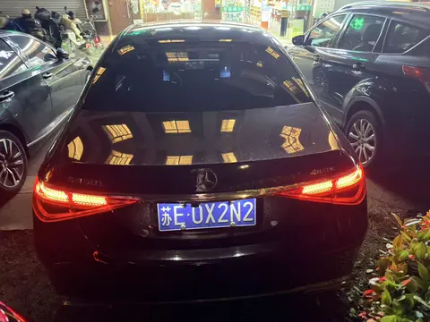一手准新奔驰S级：646万，体验旗舰轿车的优雅与舒适-3