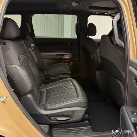 全新起亚telluride正式亮相！外观霸气 内饰豪华，搭配25T混动！-3