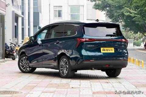 15万买插混MPV,东风风行敢打价格战,家庭用户真能省下油钱吗?-3